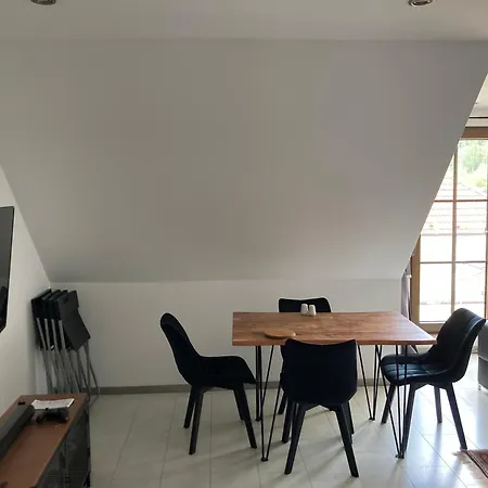 Moderne Und Zentrale Dachgeschosswohnung In Daire