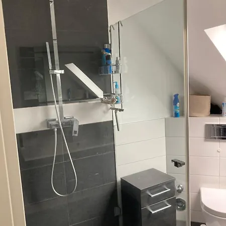 Moderne Und Zentrale Dachgeschosswohnung In Daire Duisburg